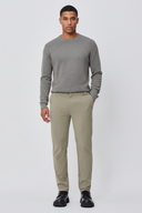 Beige chino heren - voorkant model shot
