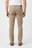 Beige Chino Model Achterkant