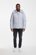 Witte winterjas heren met capuchon - voorkant model shot