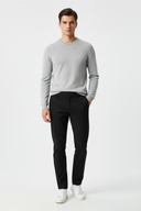 Zwarte chino heren - voorkant model shot